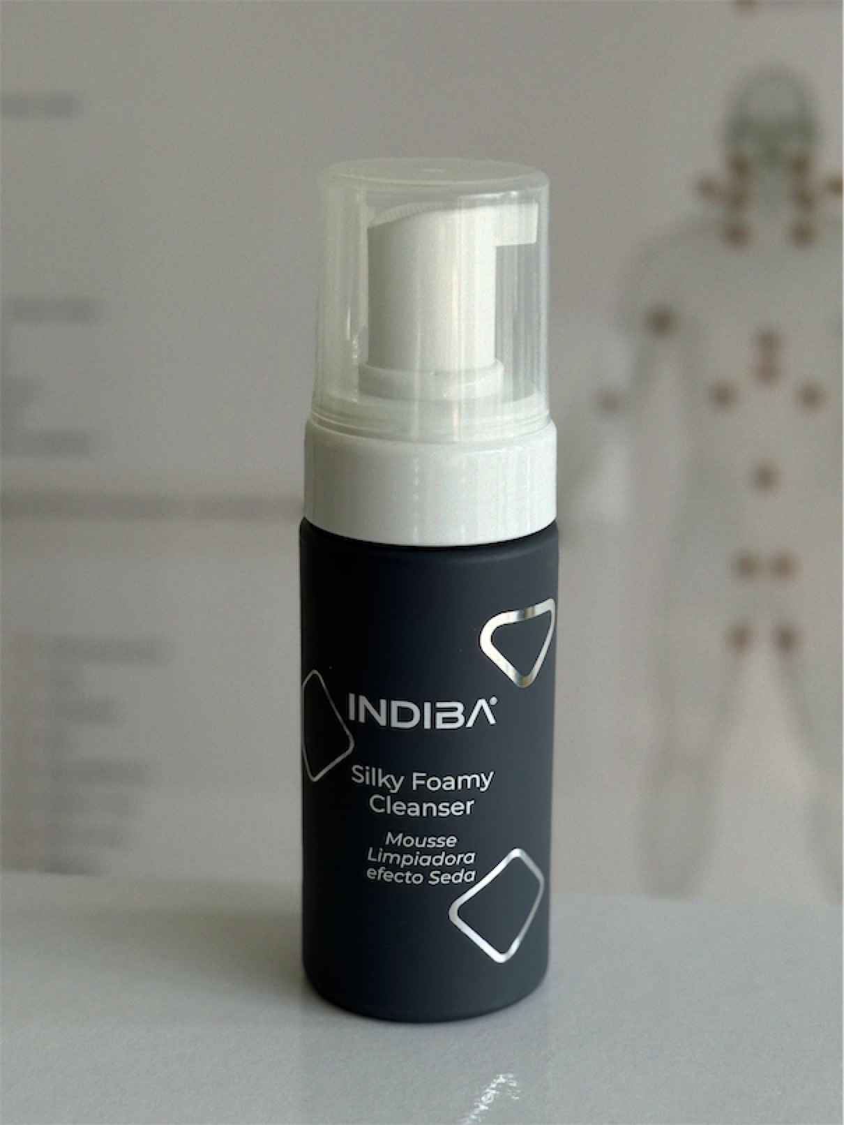 Indiba Silky Foam Cleanser — delikatna pianka 3w1 do oczyszczania